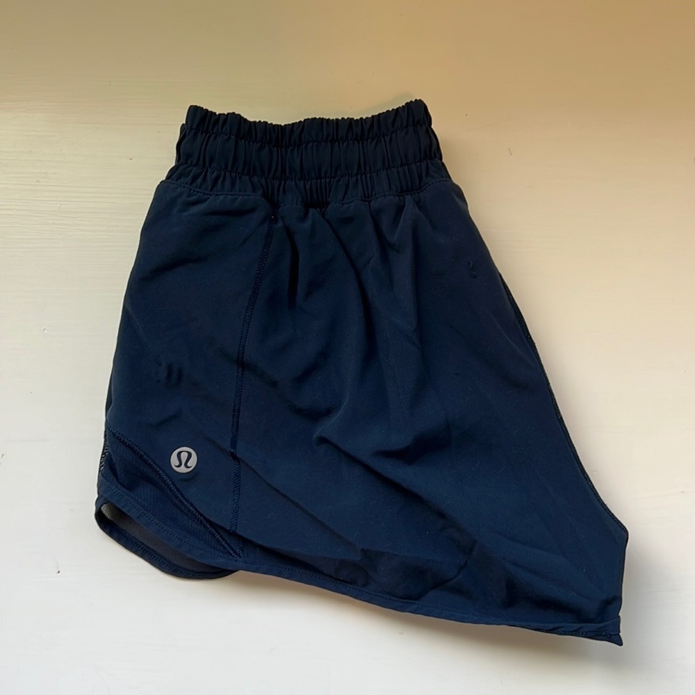 worn once lululemon 2.5 inch hotty hot shorts #lululemon